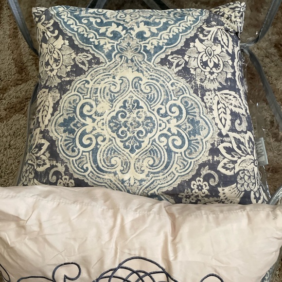 Full/Queen VCNY Home 5 piece reversible comforter set - Picture 7 of 9